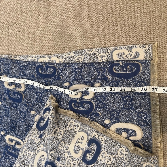 G❤️G Monogram Blue and Cream Scarf or wrap blue and cream - Picture 2 of 6